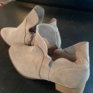 Seychelles grey ankle boots. EC. Size 7.5